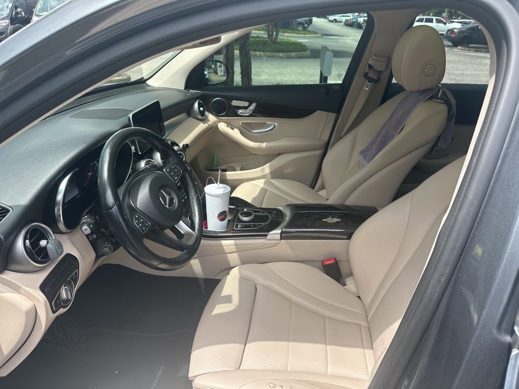 2018 Mercedes Benz GLC 300 4MATIC photo 2