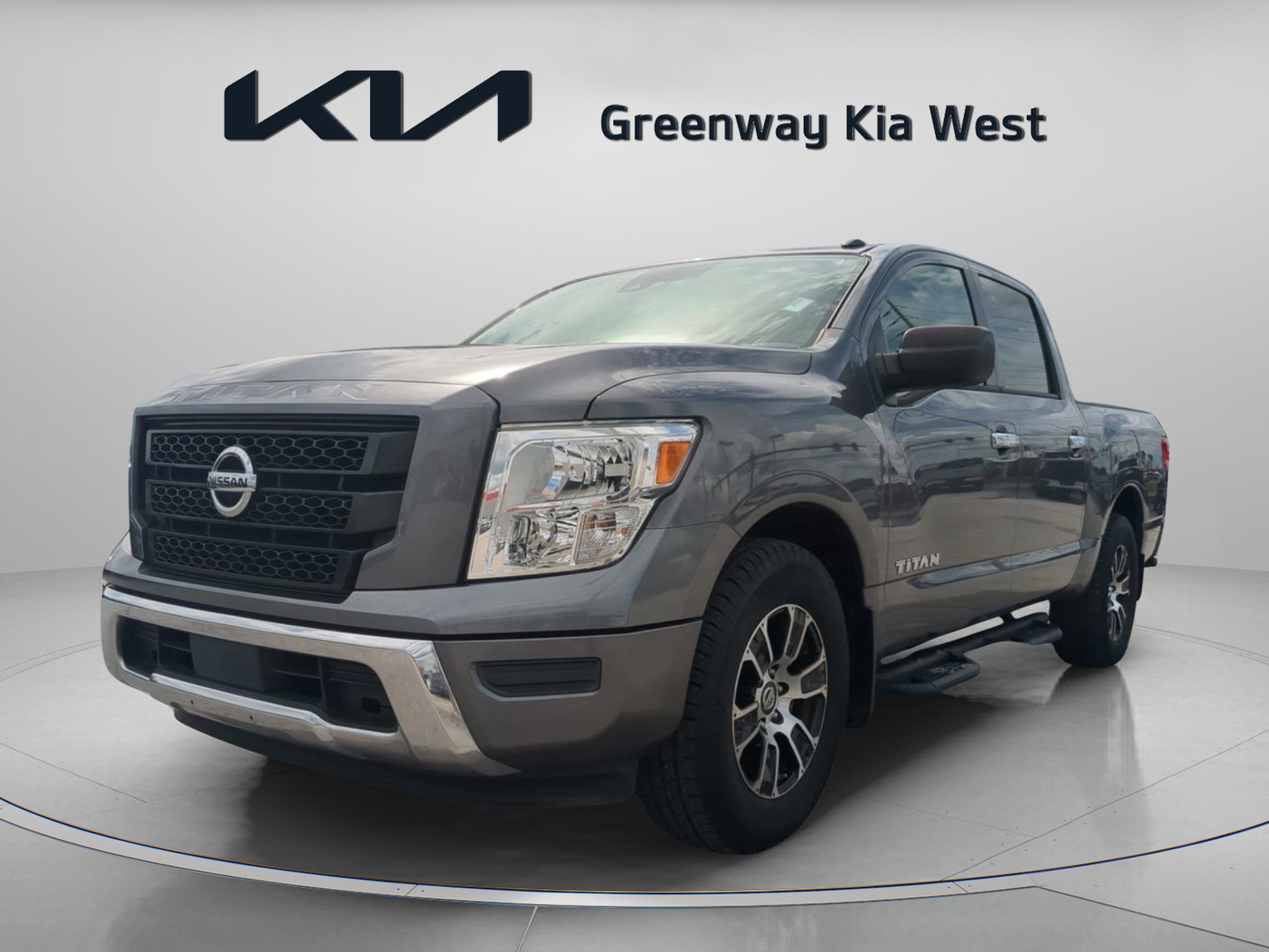 2021 Nissan Titan SV photo 3