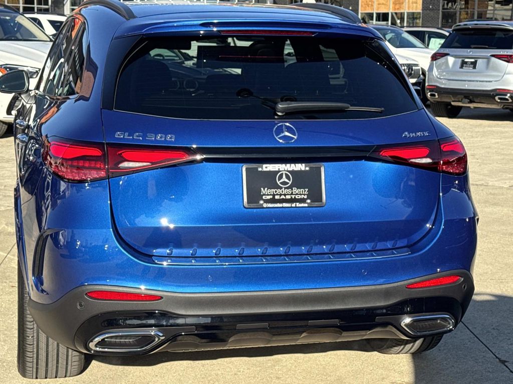 2026 Mercedes Benz GLC 300 4MATIC photo 4