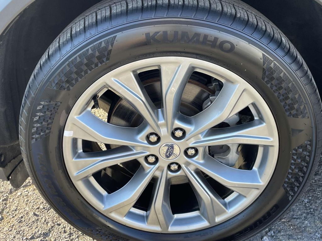 2024 Ford Explorer Limited photo 3