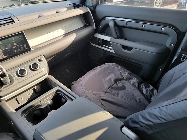2024 Land Rover Defender 110 S photo 13