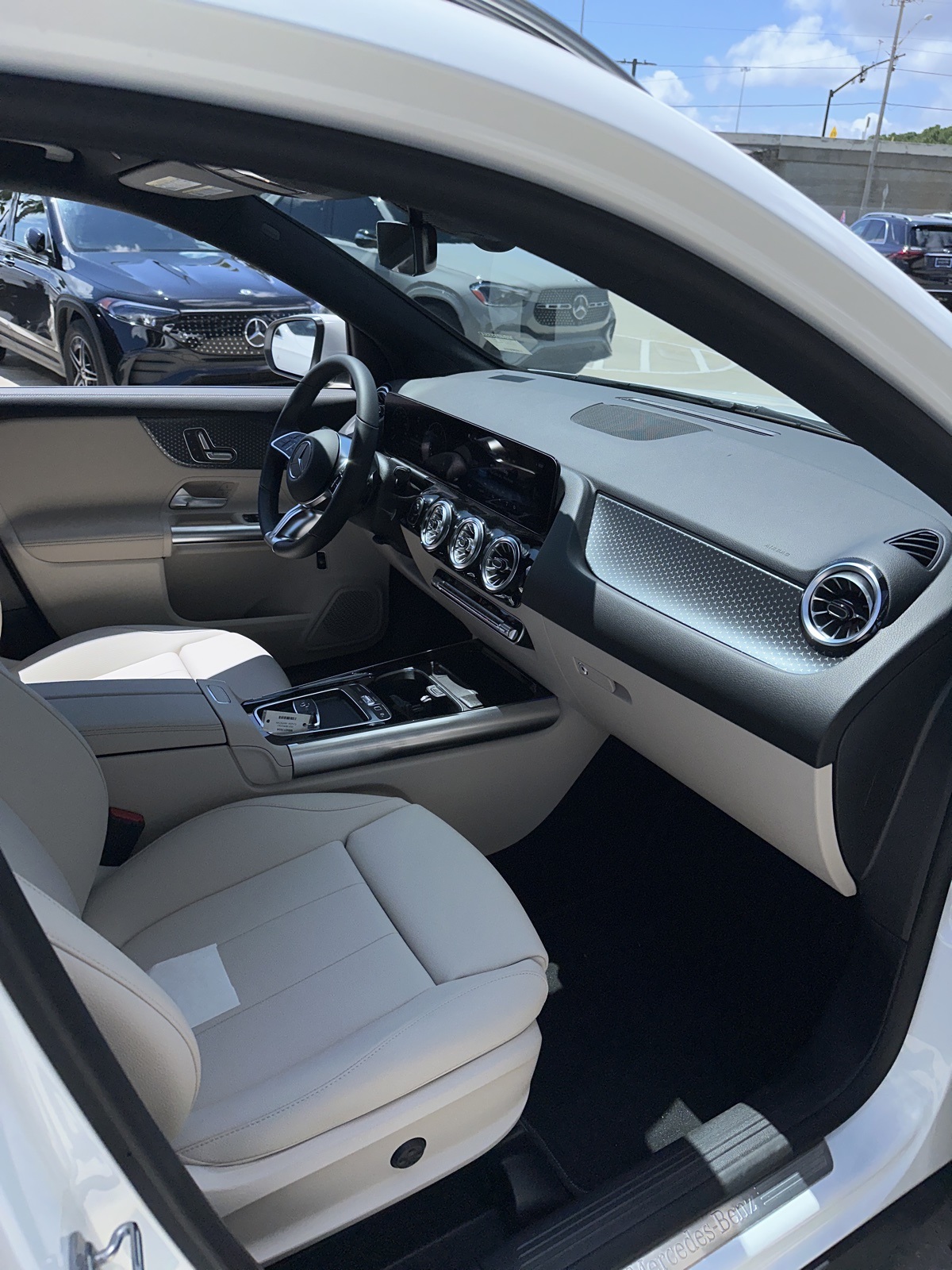 2025 Mercedes Benz GLA 250 photo 4