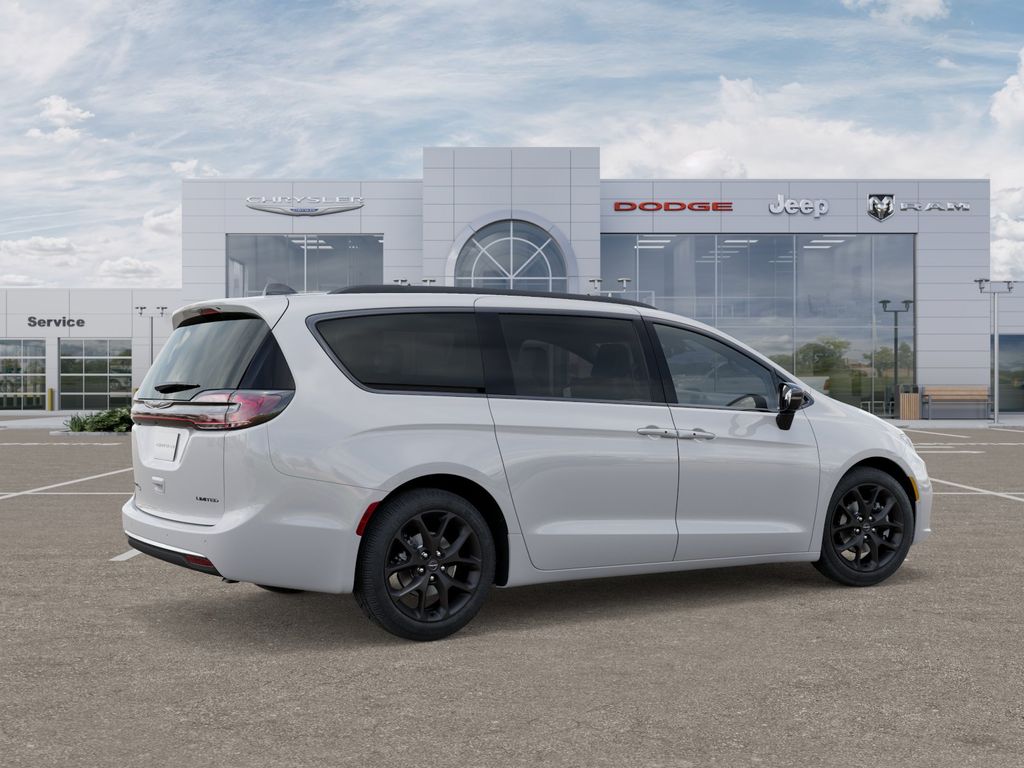 2026 Chrysler Pacifica Limited photo 4