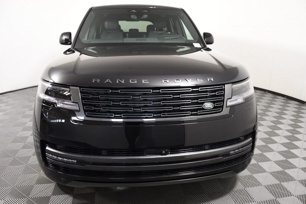 2025 Land Rover Range Rover SE photo 10