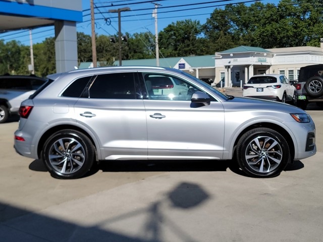 2021 Audi Q5 45 Premium Plus photo 2