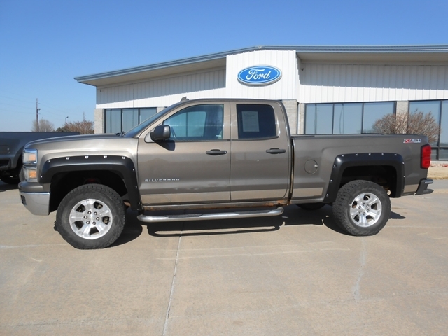 Used 2014 Chevrolet Silverado 1500 LT with VIN 1GCVKREC0EZ245455 for sale in Tyndall, SD