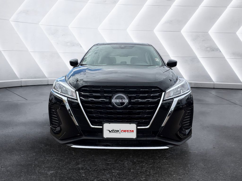 2025 Nissan Kicks Play S photo 2