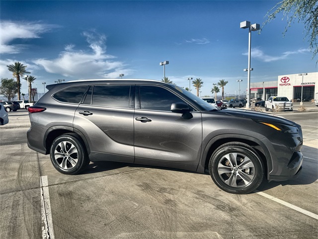 2022 Toyota Highlander Hybrid XLE photo 4