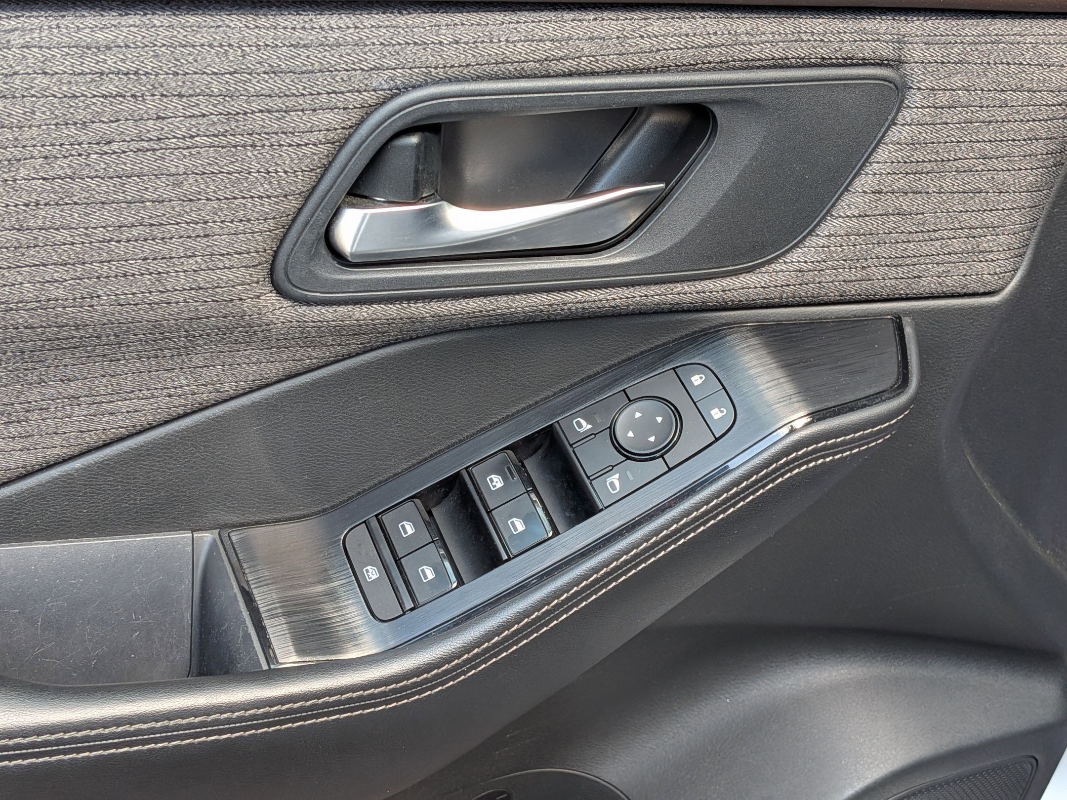 2022 Nissan Rogue SV photo 12