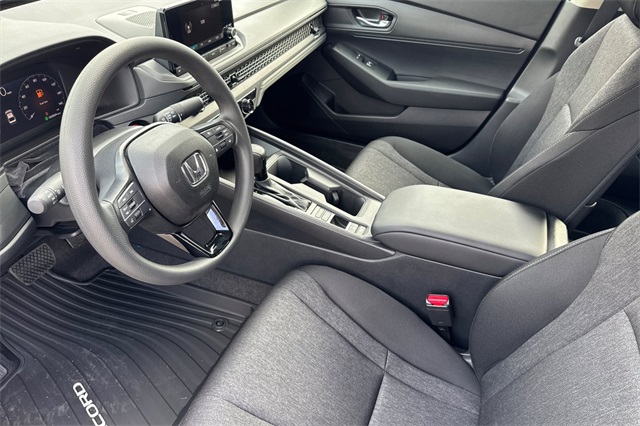 2025 Honda Accord LX photo 4