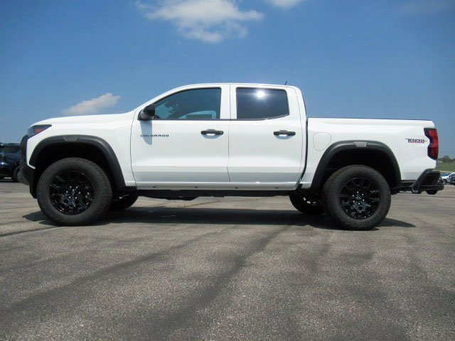2025 Chevrolet Colorado Trail Boss photo 2