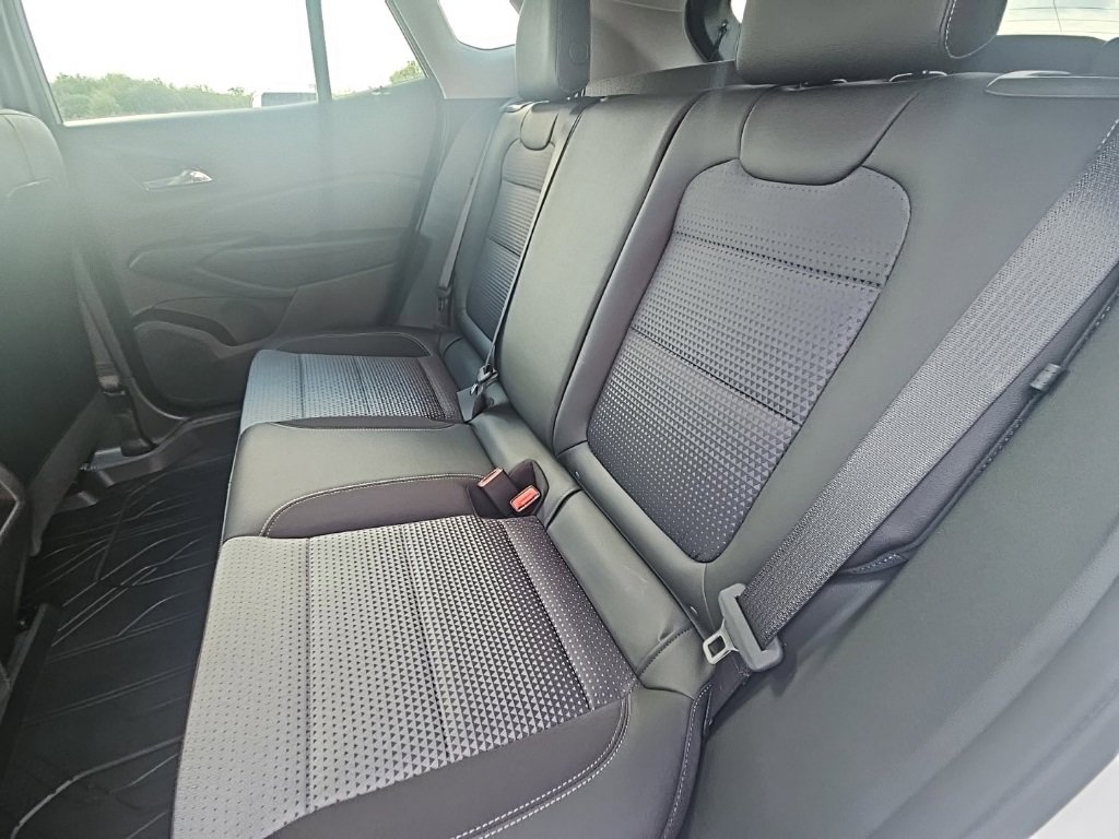 2025 Chevrolet Trax LT photo 15