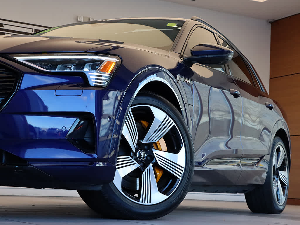 2022 Audi e-tron Premium Plus photo 3