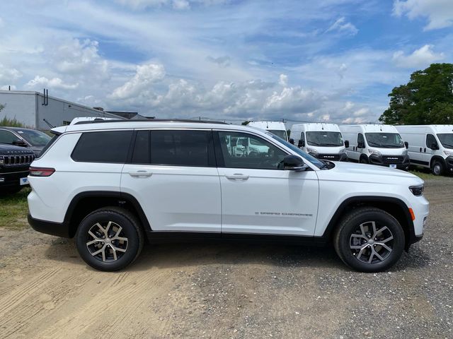 2025 Jeep Grand Cherokee Limited photo 2