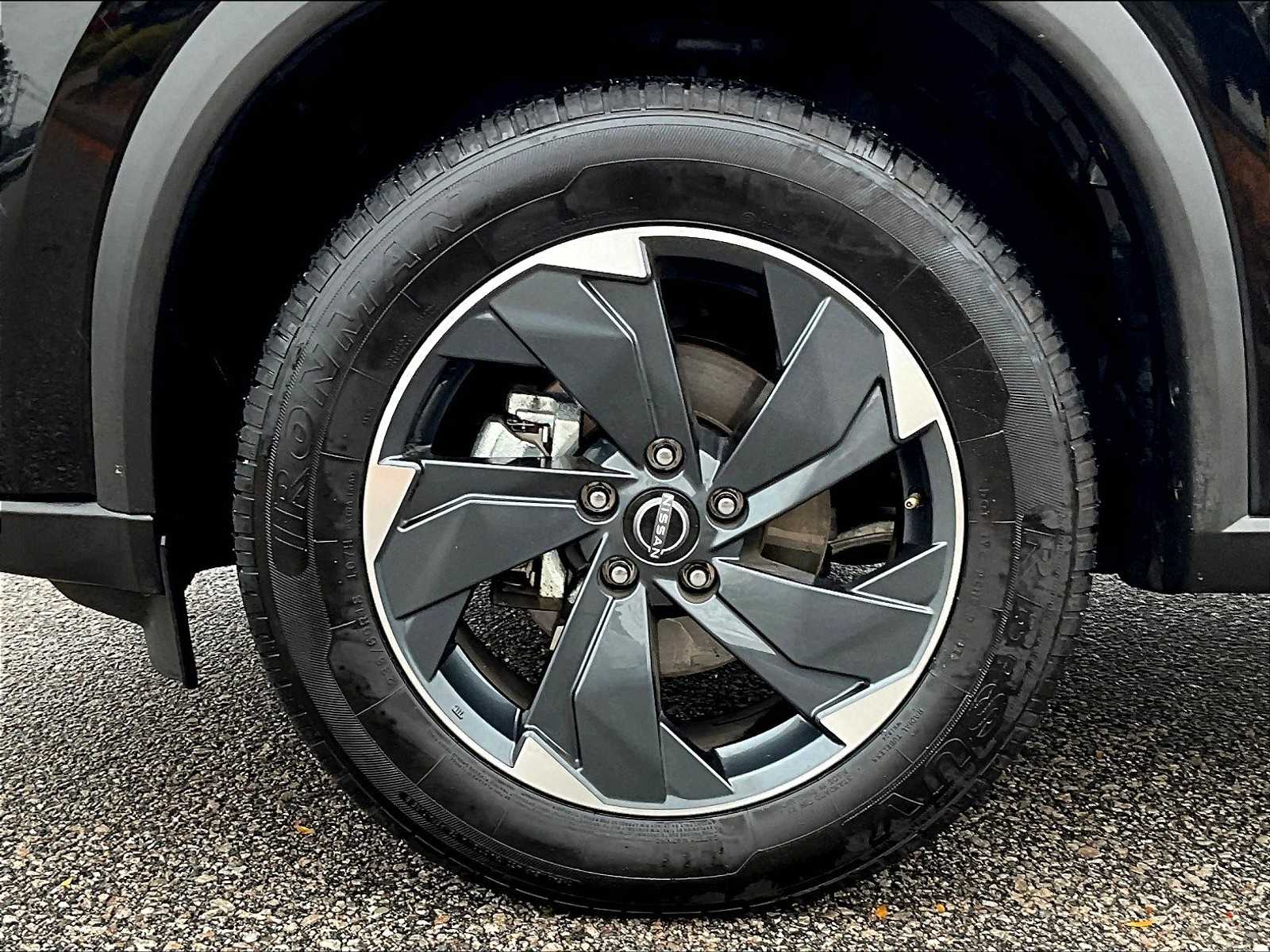 2025 Nissan Rogue SV photo 7