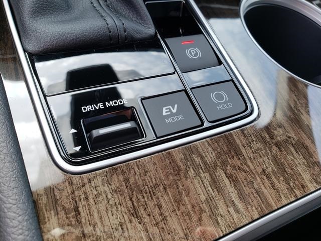 2025 Toyota Sienna Limited photo 20