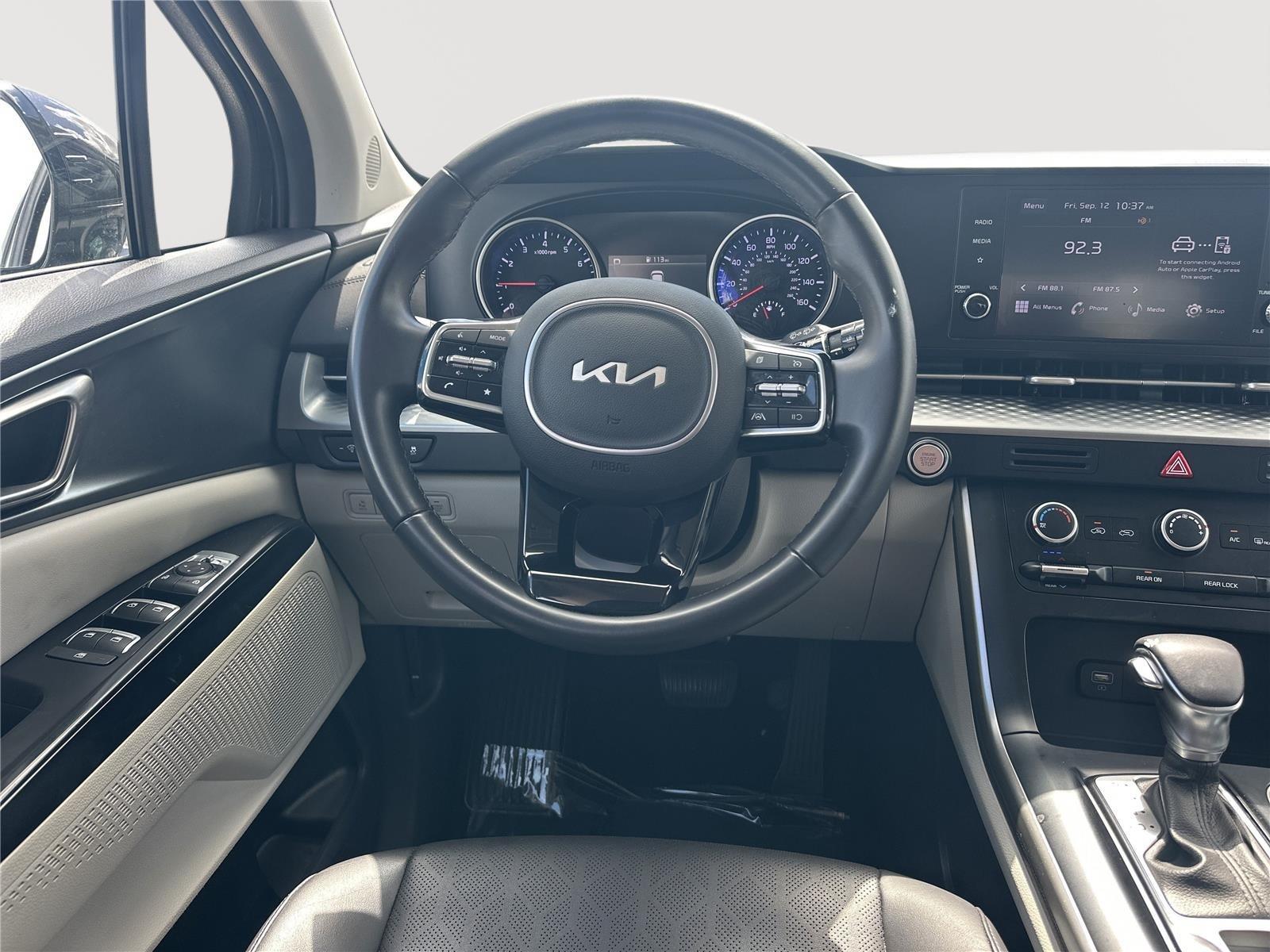 2024 Kia Carnival LX photo 18