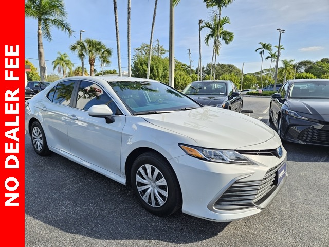 2023 Toyota Camry LE's photo