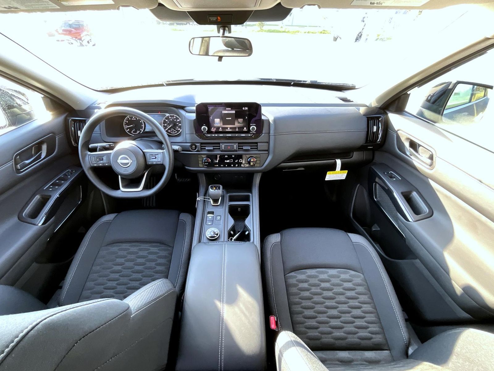 2025 Nissan Pathfinder S photo 15