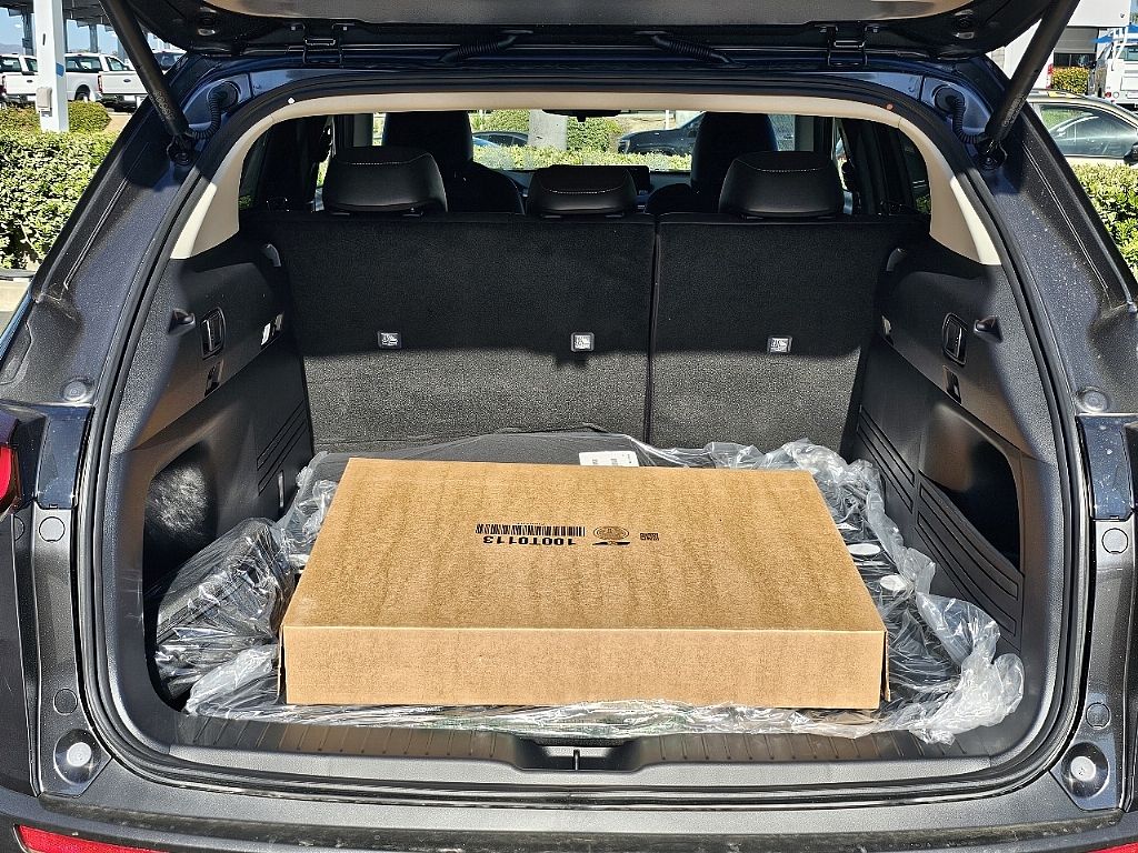 2025 Mazda CX-50 Preferred photo 4