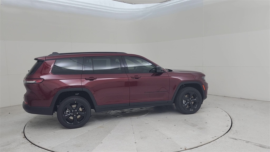2025 Jeep Grand Cherokee Laredo Altitude X photo 16