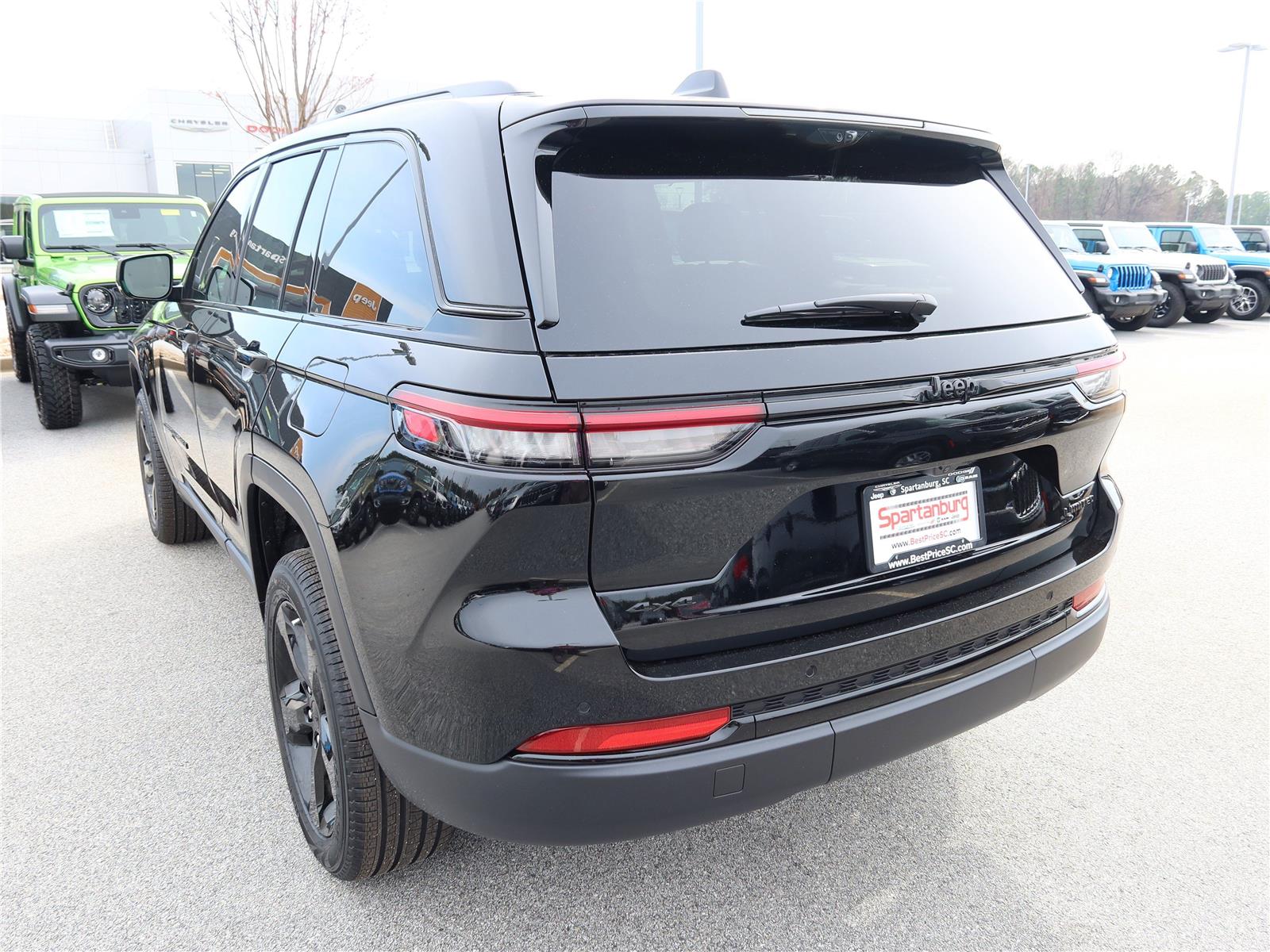 2025 Jeep Grand Cherokee Limited photo 2