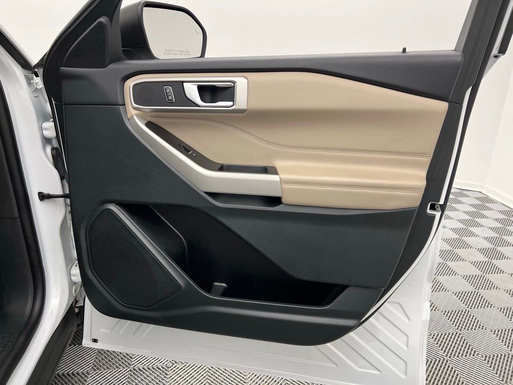 2023 Ford Explorer XLT photo 28