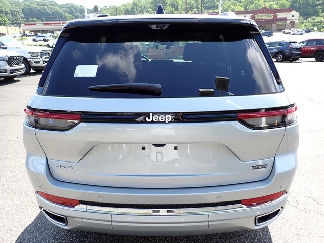 2025 Jeep Grand Cherokee Overland photo 4