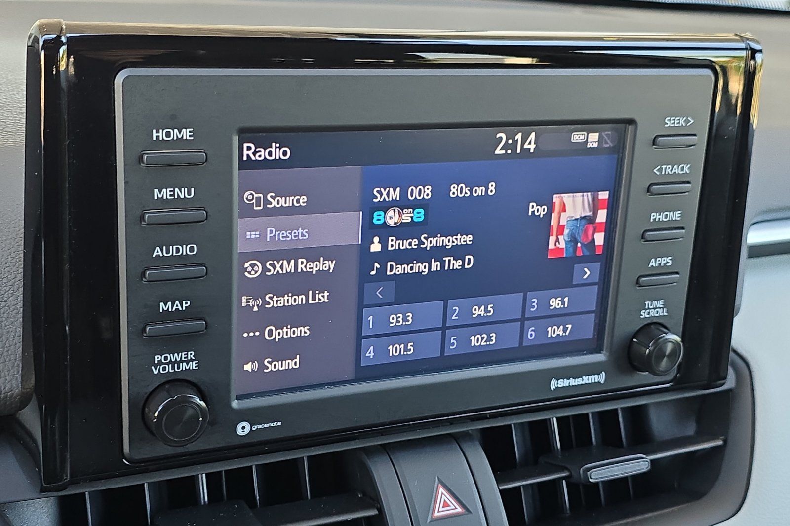 2021 Toyota RAV4 XLE photo 19