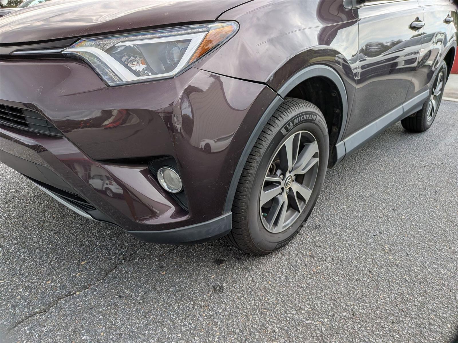2016 Toyota RAV4 XLE photo 9