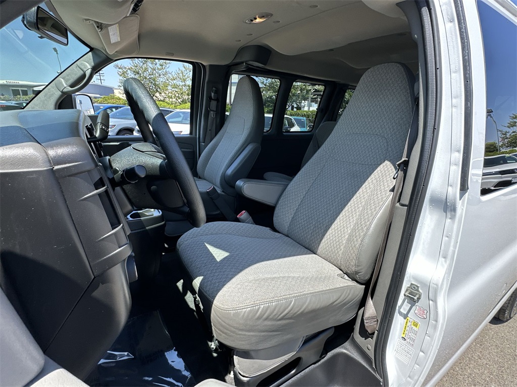 2014 Chevrolet Express 3500 LT photo 19
