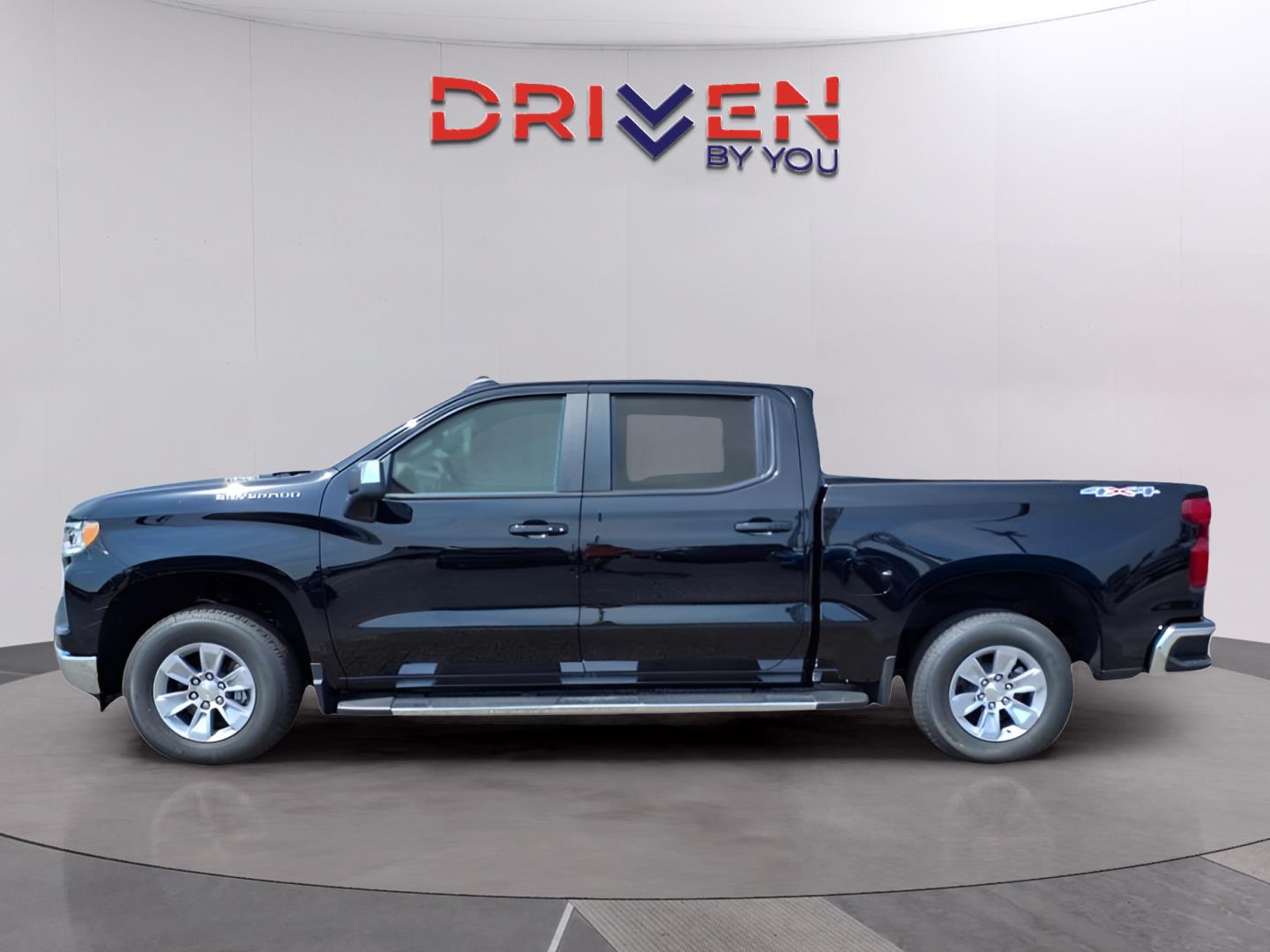 2025 Chevrolet Silverado 1500 LT photo 2