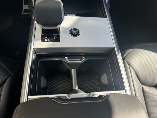 2025 Land Rover Range Rover SE photo 35
