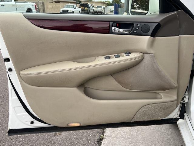 2004 Lexus ES 330 Base photo 10