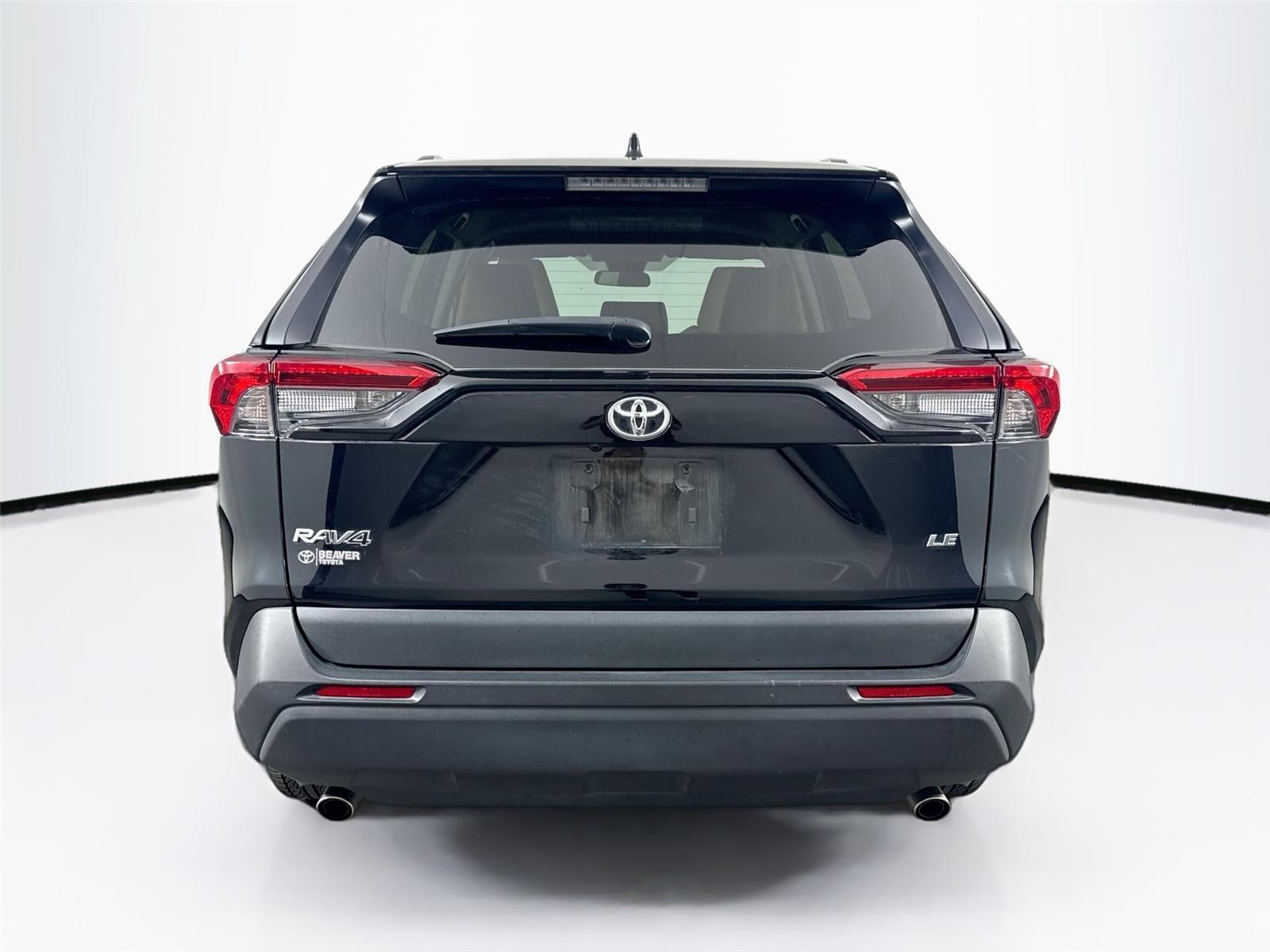 2020 Toyota RAV4 LE photo 4