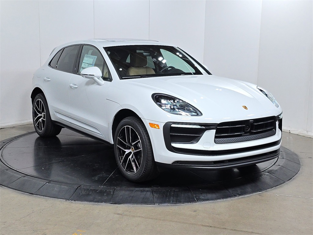 2026 Porsche Macan T photo 3