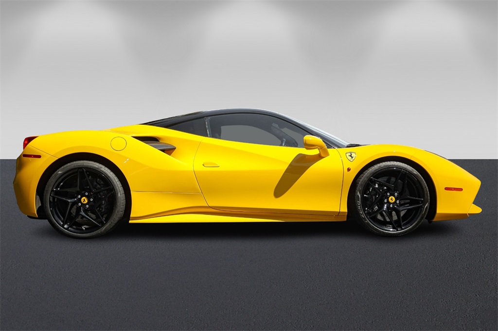 2016 Ferrari 488 GTB photo 2