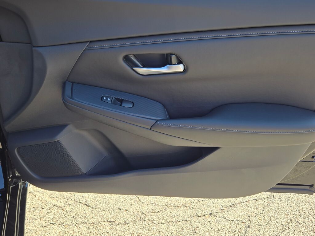 2025 Nissan Sentra SV photo 4