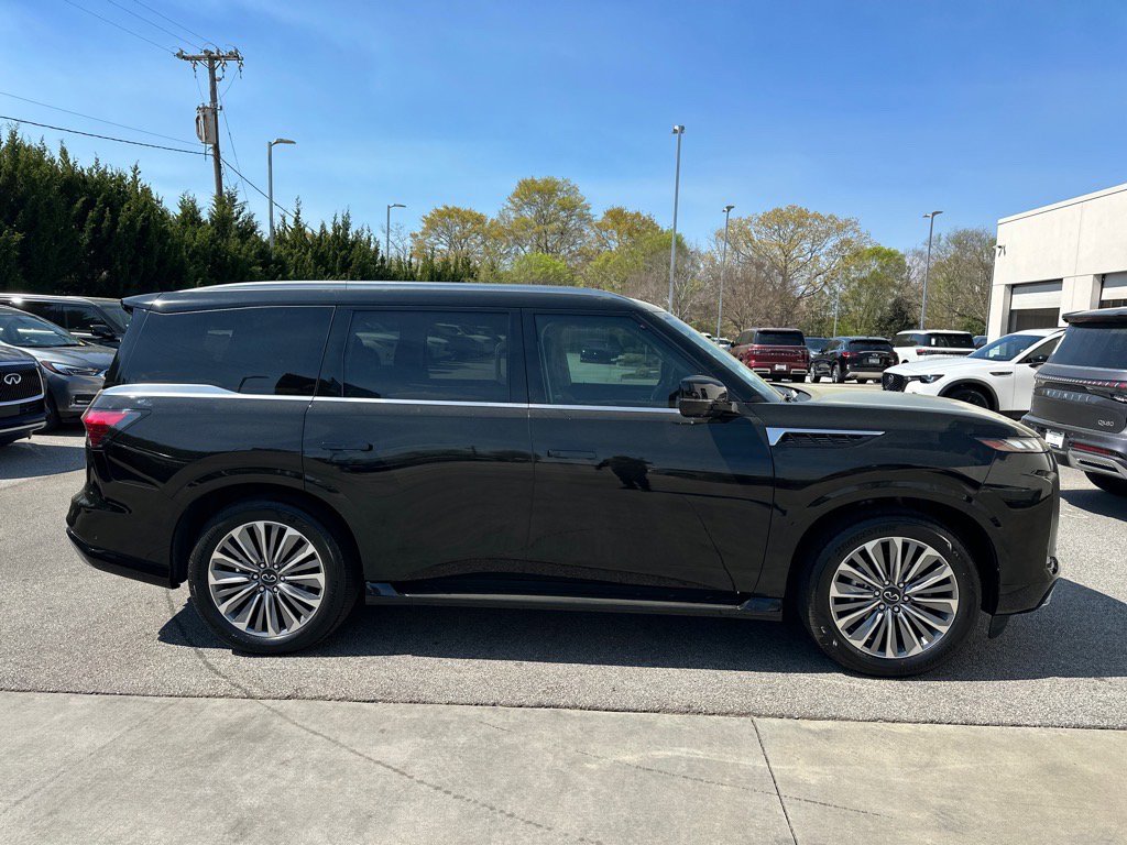 2025 Infiniti QX80 Luxe photo 2