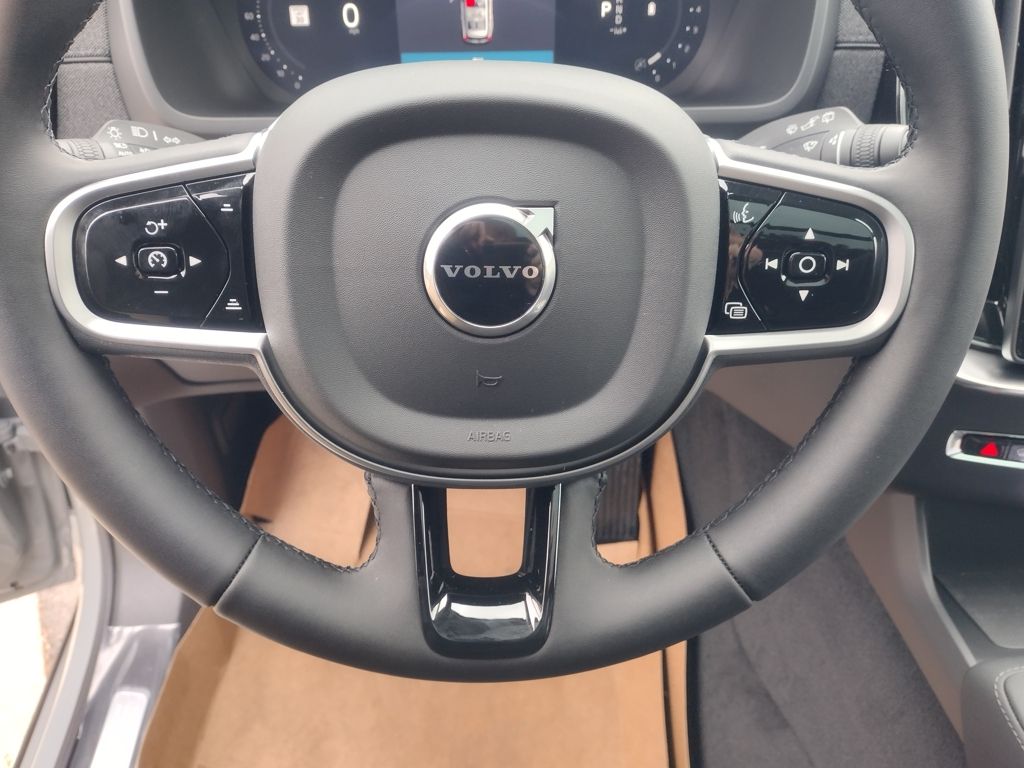 2026 VOLVO XC90 - Image 13