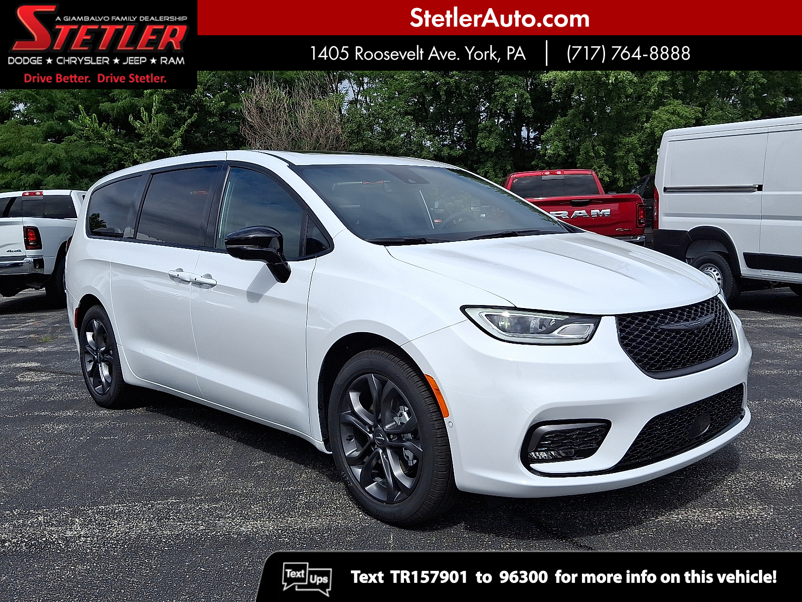 2026 Chrysler Pacifica Select's photo