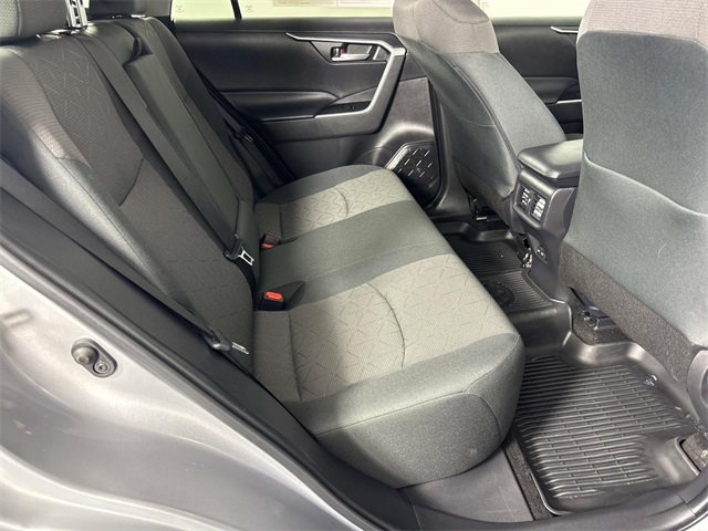 2024 Toyota RAV4 XLE photo 6