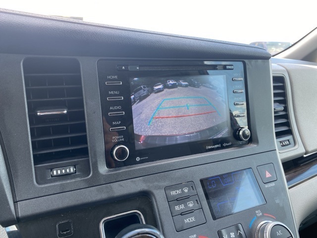 2020 Toyota Sienna XLE photo 27
