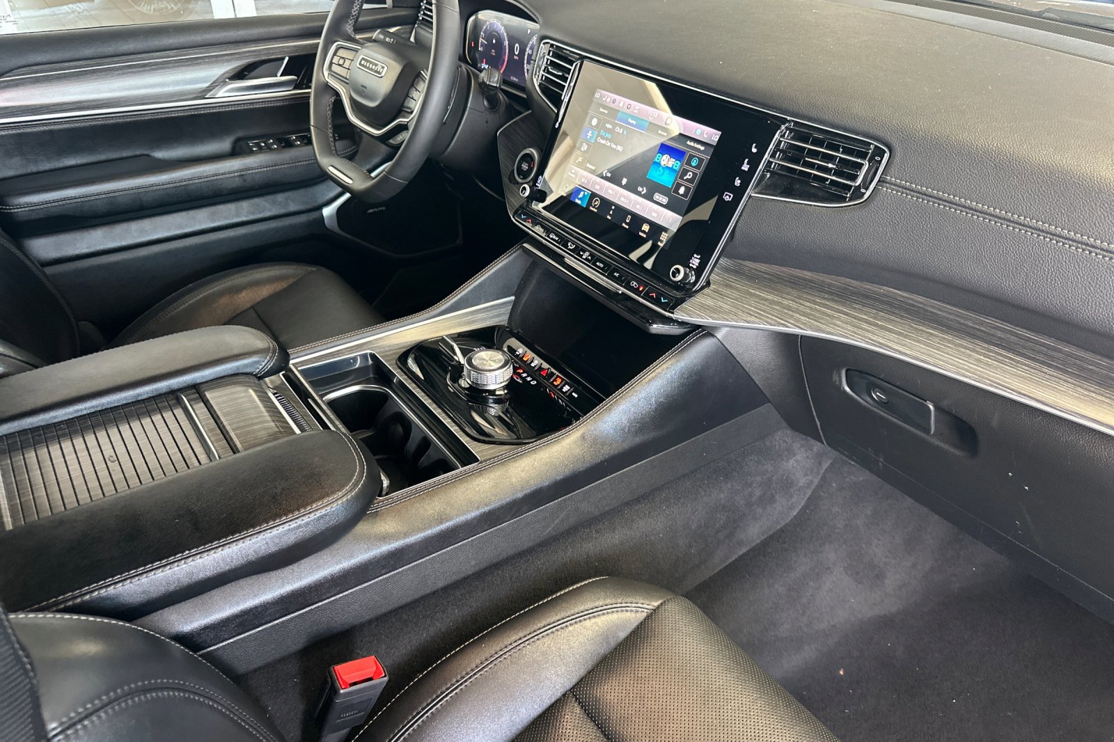2023 Jeep Wagoneer L Series II photo 15
