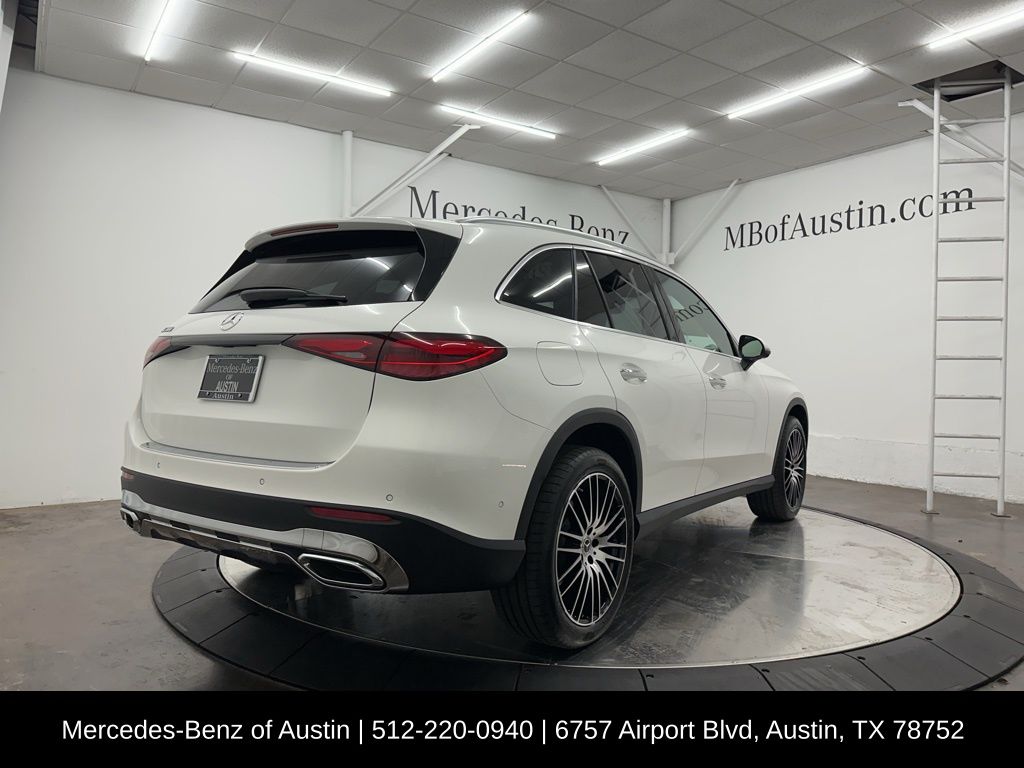 2025 Mercedes Benz GLC 300 photo 4