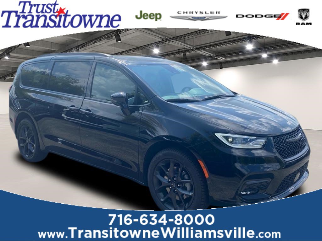 2026 Chrysler Pacifica Limited's photo