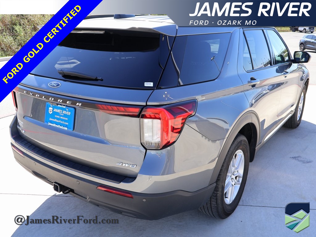 2025 Ford Explorer photo 3