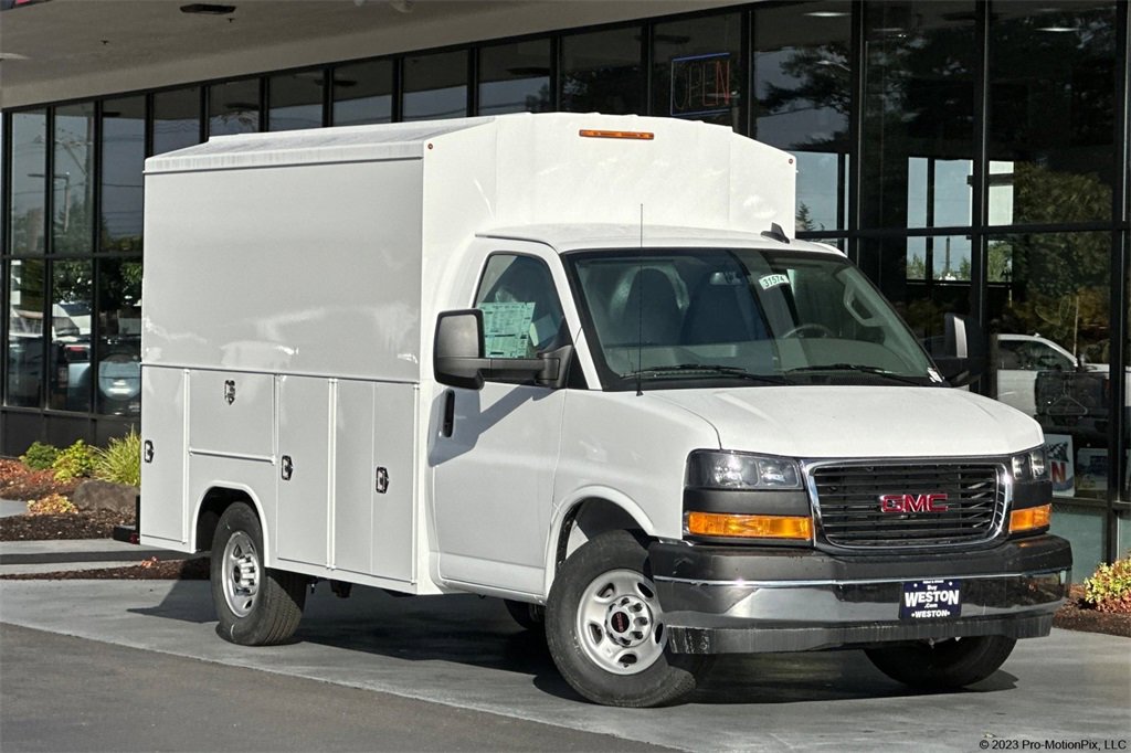 2025 GMC Savana Cutaway Work Van's photo