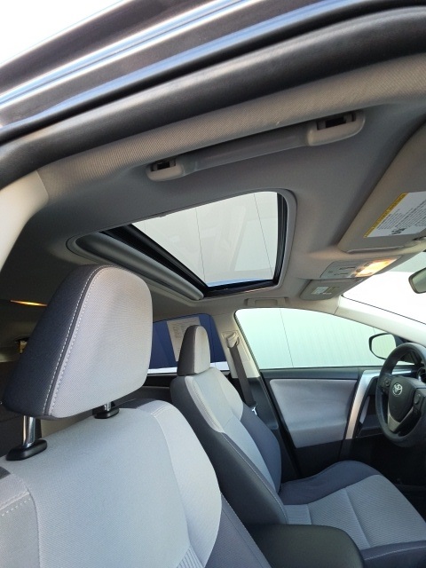 2015 Toyota RAV4 XLE photo 25