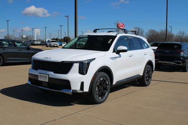 2025 Kia Sorento S photo 2